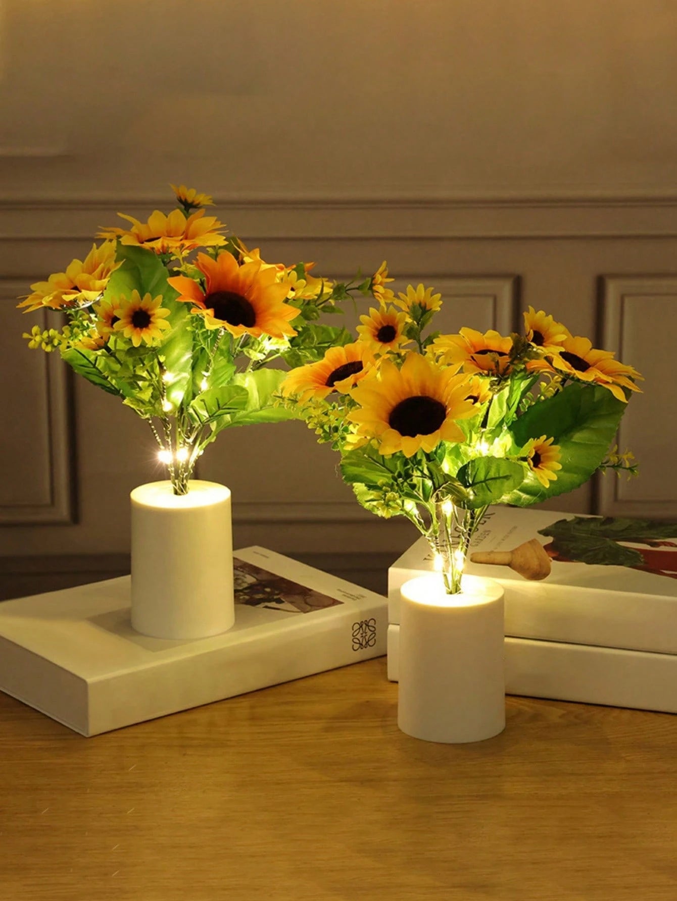 Aesthetic Sunflowers Table Lamp Desk with LED Night Lights Battery Operated Artificial Sunflowers with Vase Table Centerpieces for Home Living Room Birthday Holiday Party Wedding Decor
