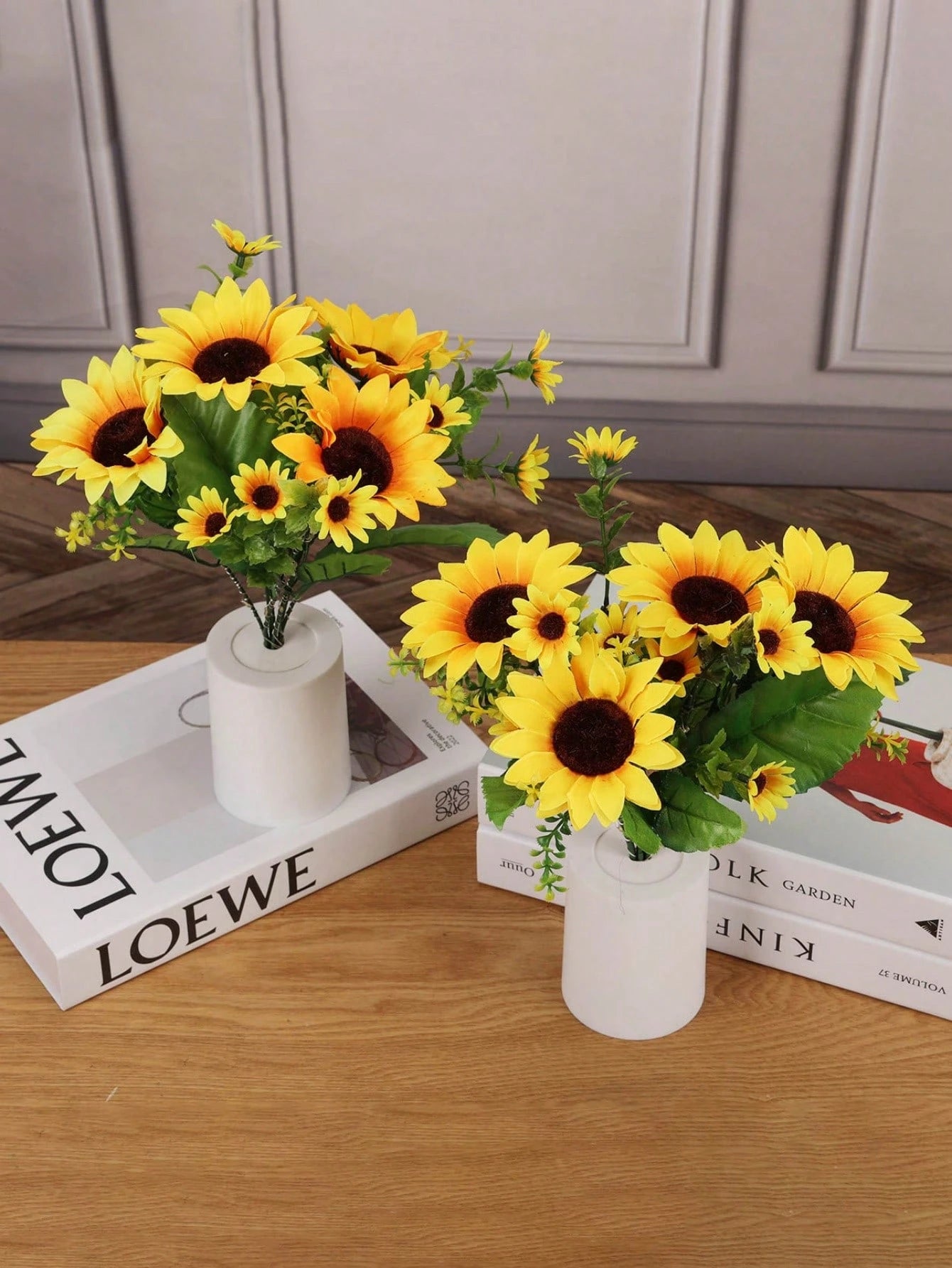 Aesthetic Sunflowers Table Lamp Desk with LED Night Lights Battery Operated Artificial Sunflowers with Vase Table Centerpieces for Home Living Room Birthday Holiday Party Wedding Decor