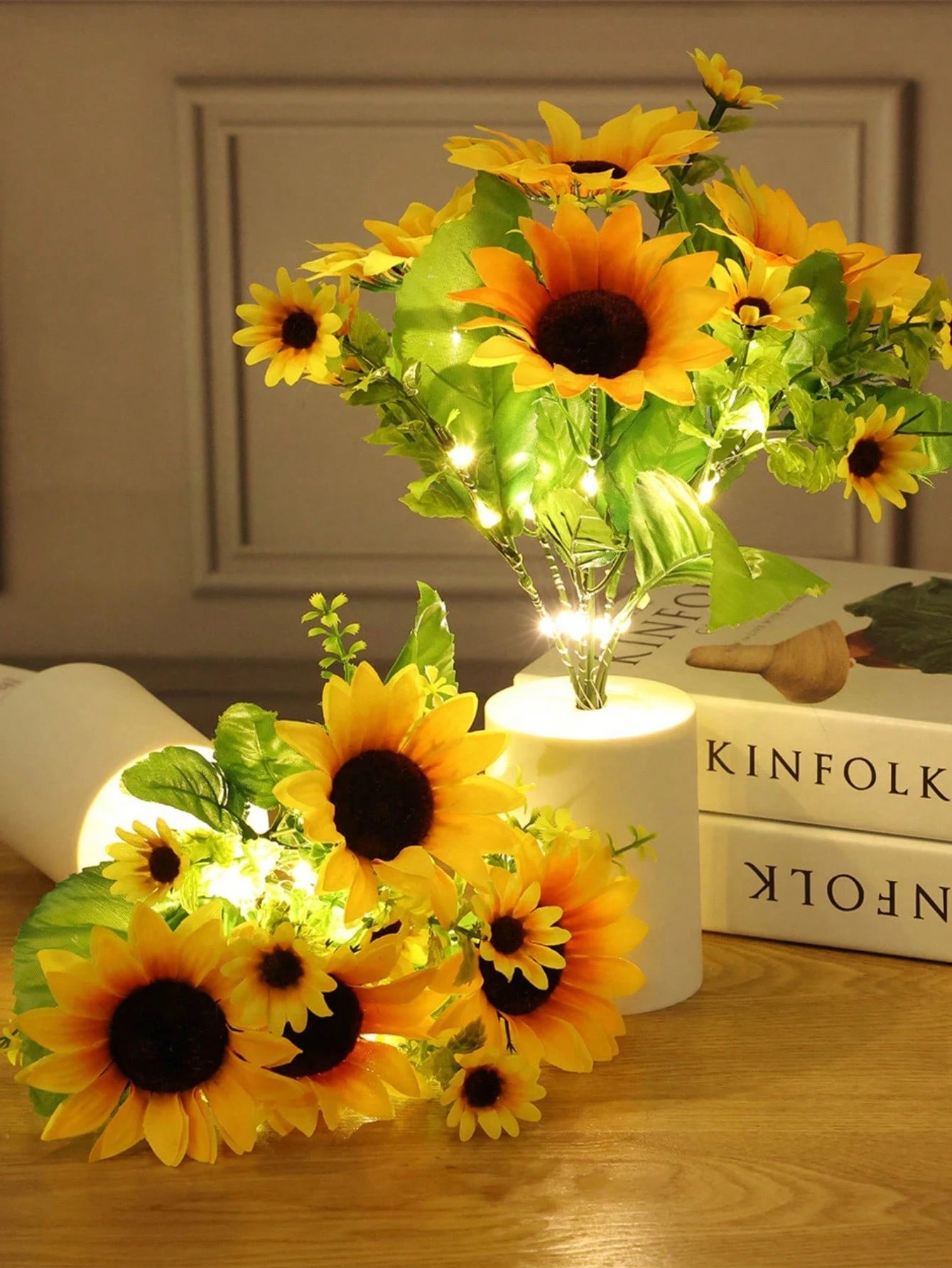 Aesthetic Sunflowers Table Lamp Desk with LED Night Lights Battery Operated Artificial Sunflowers with Vase Table Centerpieces for Home Living Room Birthday Holiday Party Wedding Decor