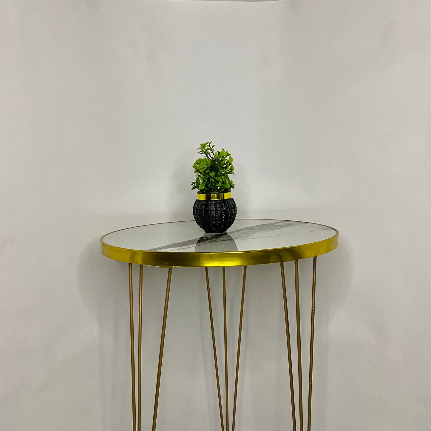 Cute Mini Artificial Leaf Plant with Golden Collar Pot small table vase guldan for Home, Kitchen and Office Decor