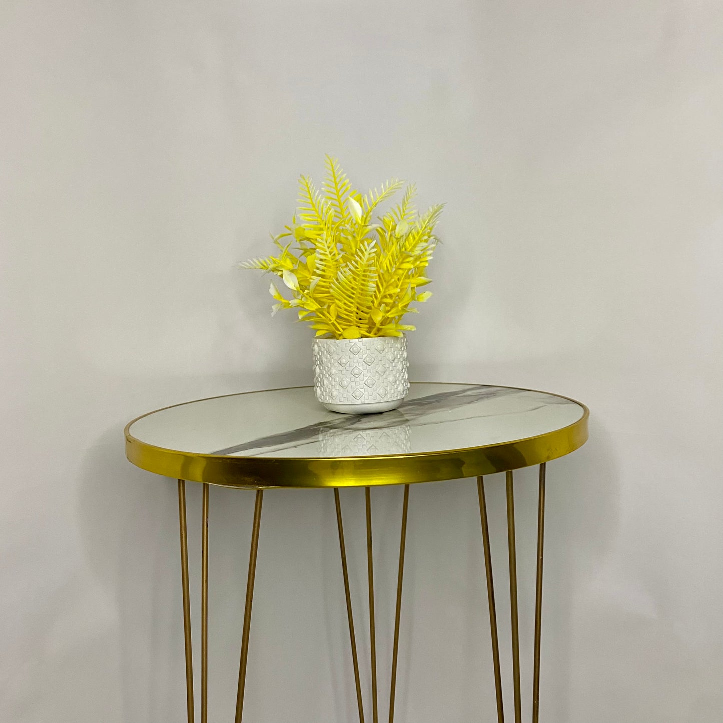 Artificial Cute Flowers & leaves with Pot small table vase Guldaan for Home, Kitchen and Office Decor