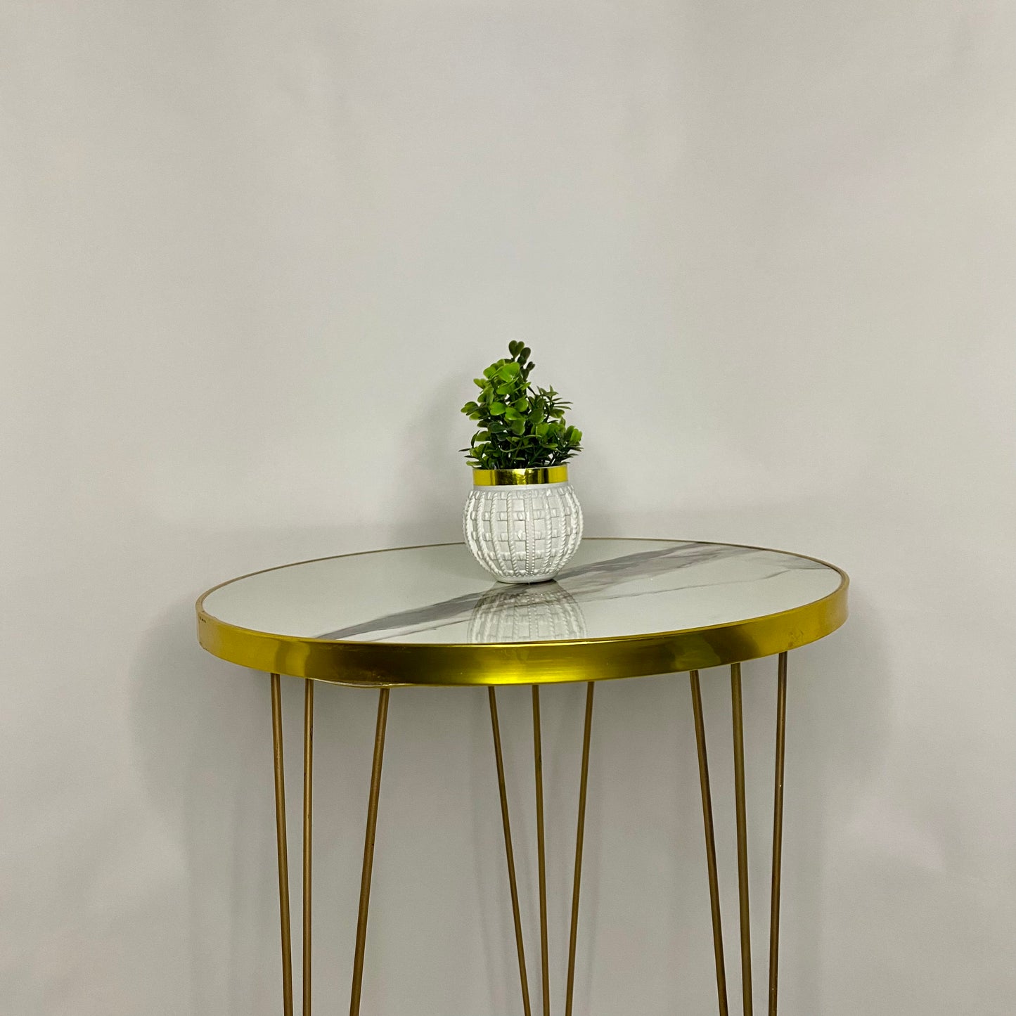 Cute Mini Artificial Leaf Plant with Golden Collar Pot small table vase guldan for Home, Kitchen and Office Decor