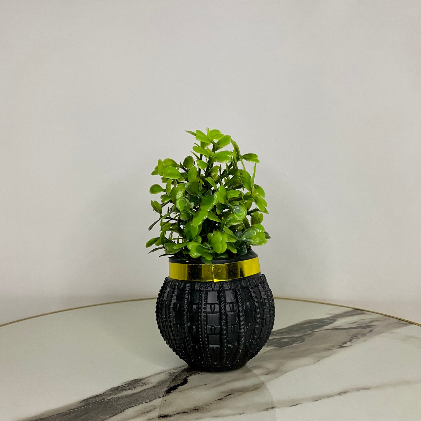 Cute Mini Artificial Leaf Plant with Golden Collar Pot small table vase guldan for Home, Kitchen and Office Decor