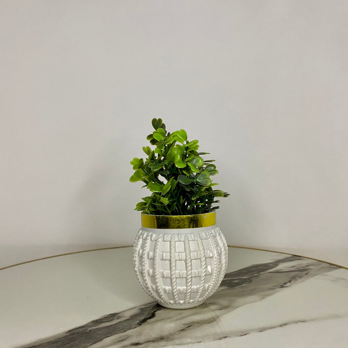Cute Mini Artificial Leaf Plant with Golden Collar Pot small table vase guldan for Home, Kitchen and Office Decor