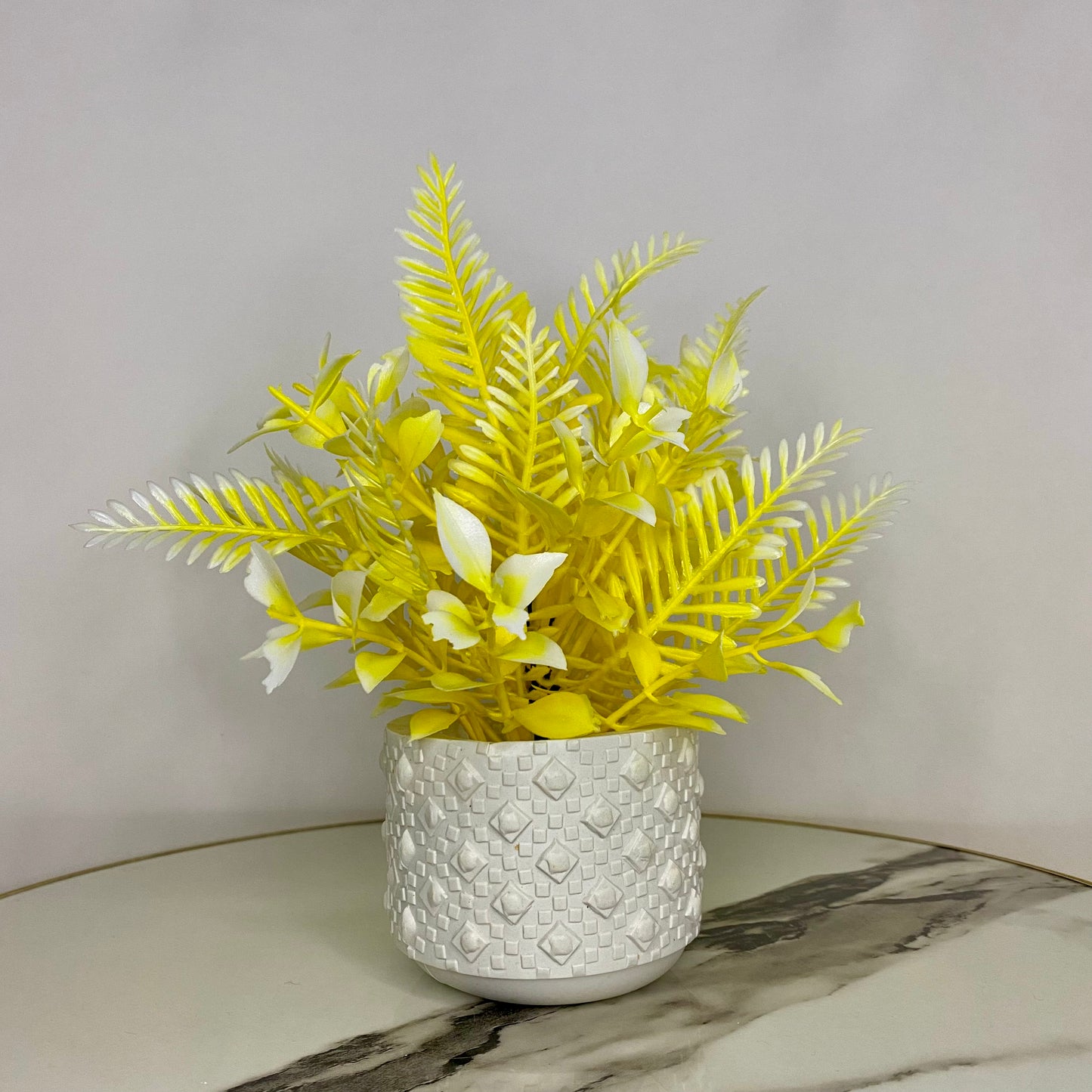 Artificial Cute Flowers & leaves with Pot small table vase Guldaan for Home, Kitchen and Office Decor
