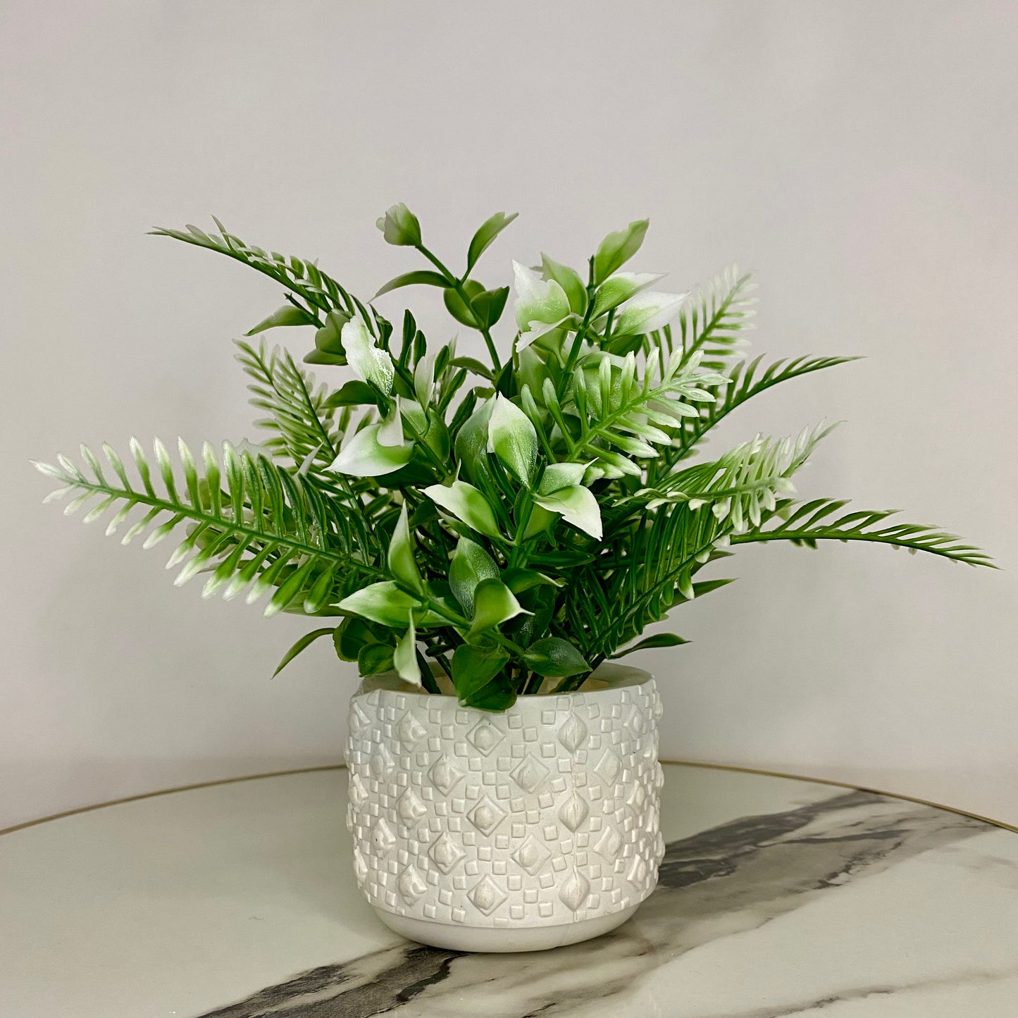 Artificial Cute Flowers & leaves with Pot small table vase Guldaan for Home, Kitchen and Office Decor