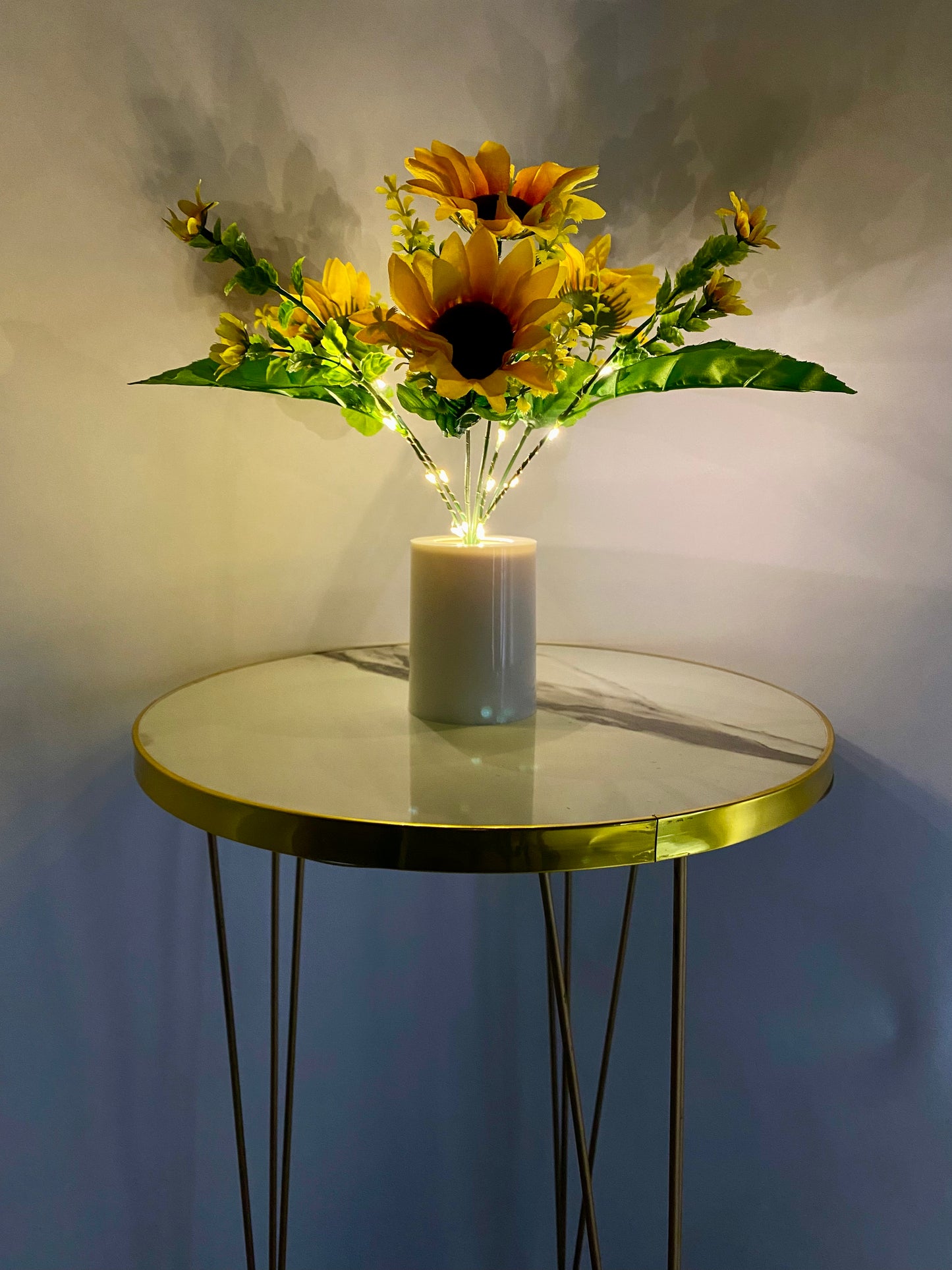 Aesthetic Sunflowers Table Lamp Desk with LED Night Lights Battery Operated Artificial Sunflowers with Vase Table Centerpieces for Home Living Room Birthday Holiday Party Wedding Decor