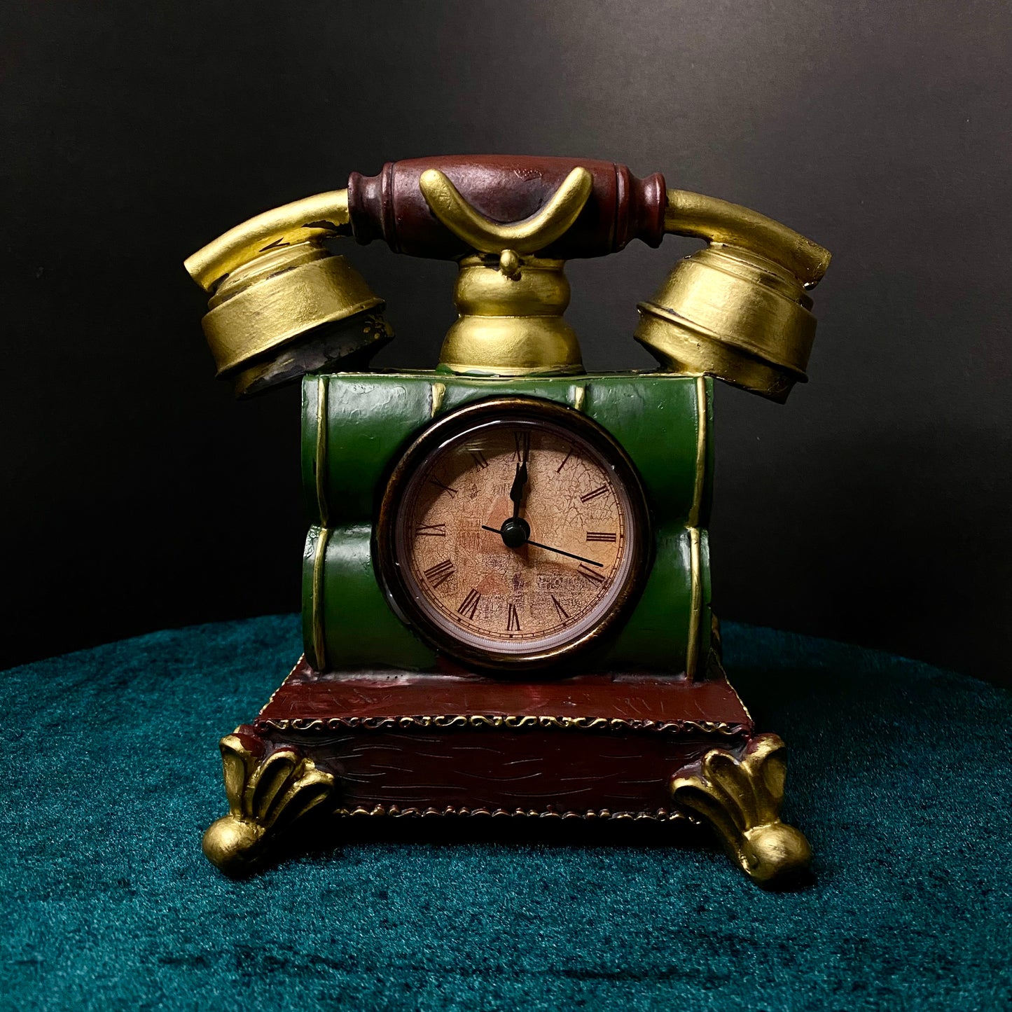 Vintage Telephone Clock in Books Design – Silent, Functional Antique-Style Décor for Home, Living Room, Bedroom, Café, or Studio