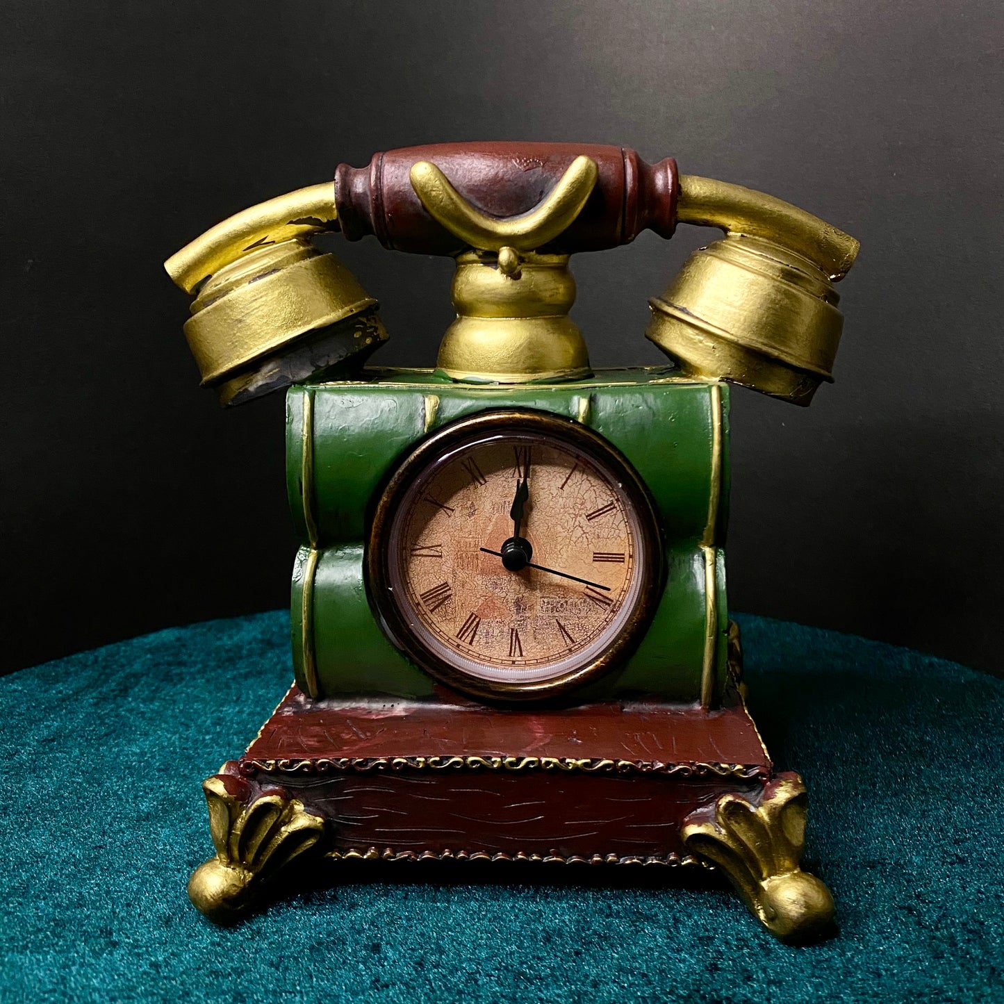 Vintage Telephone Clock in Books Design – Silent, Functional Antique-Style Décor for Home, Living Room, Bedroom, Café, or Studio