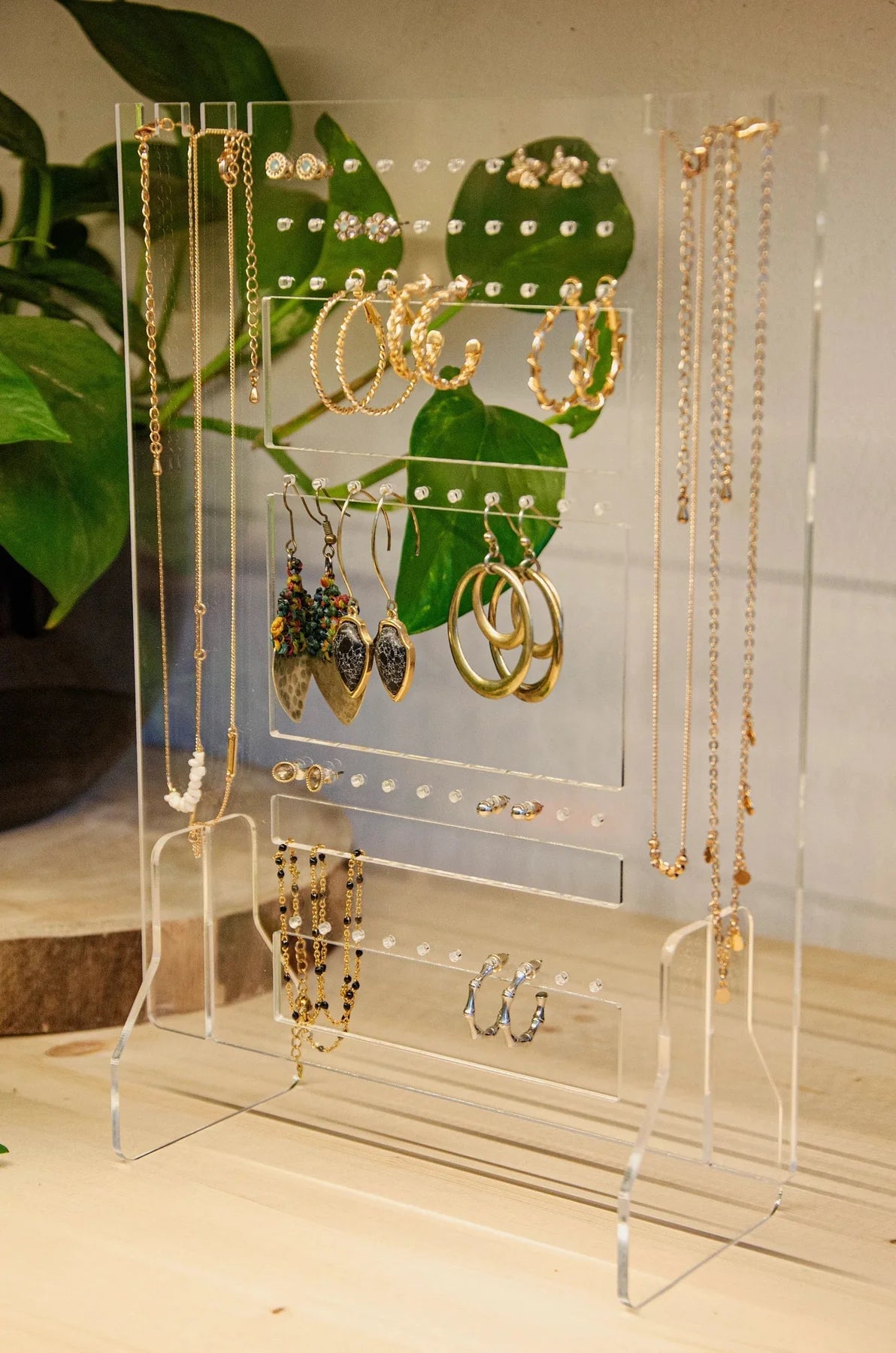 Elegant Acrylic Jewelry Organizer for Ladies and Girls β Stylish & Space-Saving